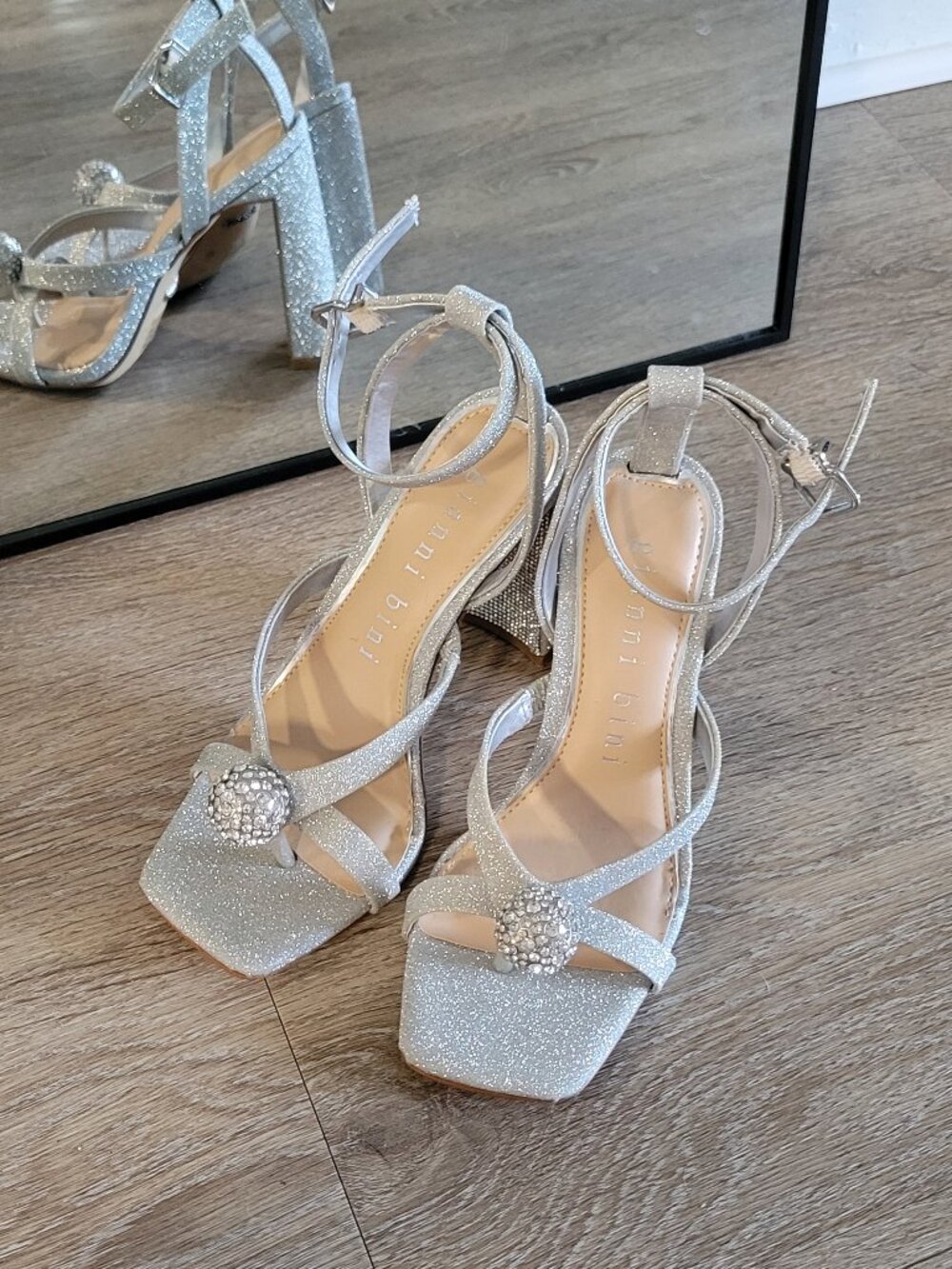 Gianni Bini sparkly silver shoes size 6